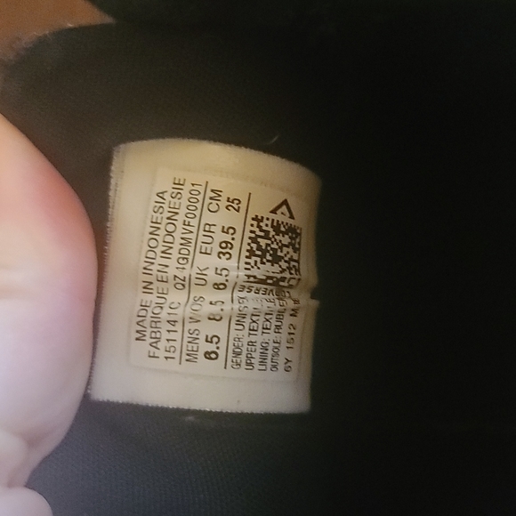 Converse - Picture 2 of 4